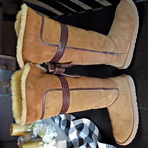 UGG GENEVIEVE BOWTRIMMED SUEDE BOOTS - Picture 7 of 16